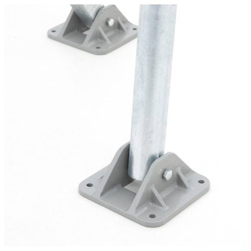 Zoom sobre los pies del arco abatible de parking