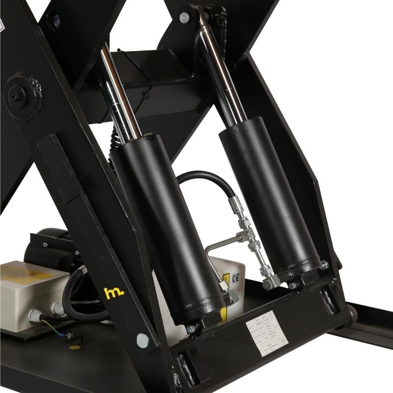 Zoom sobre las dos bombas hidráulicas de la mesa elevadora eléctrica 2000 kg