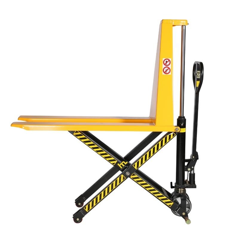 Vista de perfil de la transpaleta monocilíndrica horquillas altas