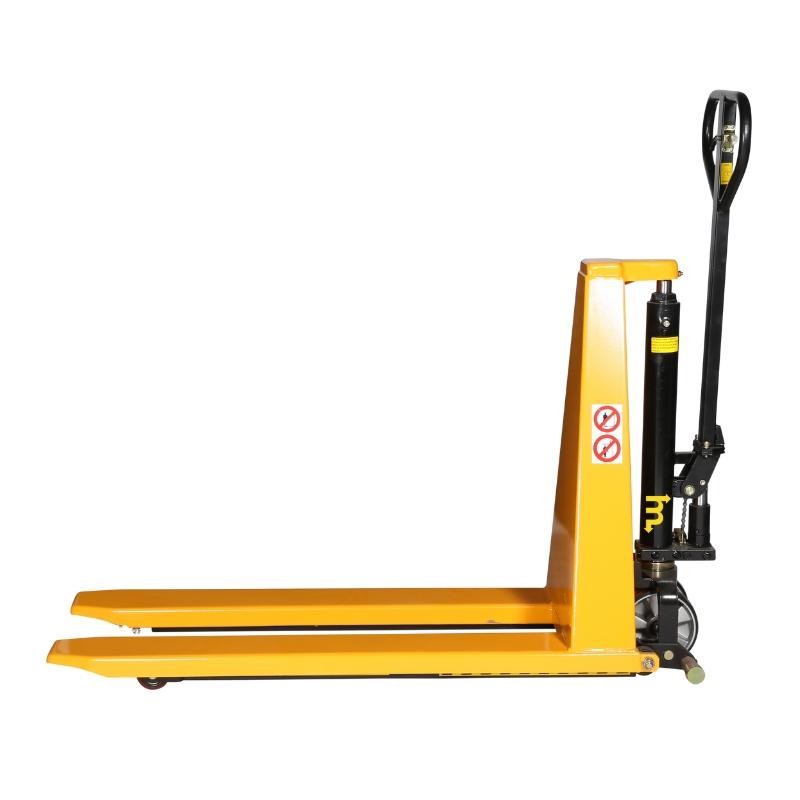 Vista de perfil de la transpaleta monocilíndrica horquillas bajas