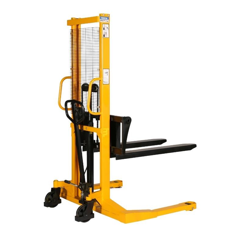Vista desde 3/4 del apilador 1,5 toneladas horquillas regulables 1600mm