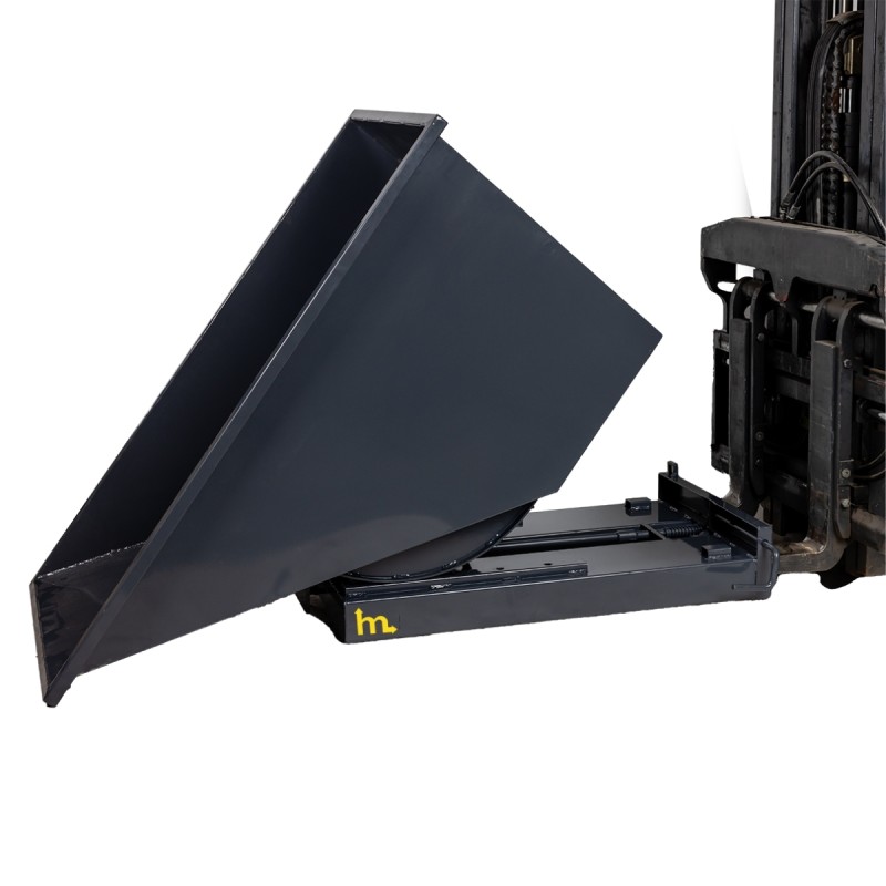 Vista de 3/4 de la tolva autobasculante gris 600L en proceso de balanceo total con carretilla elevadora