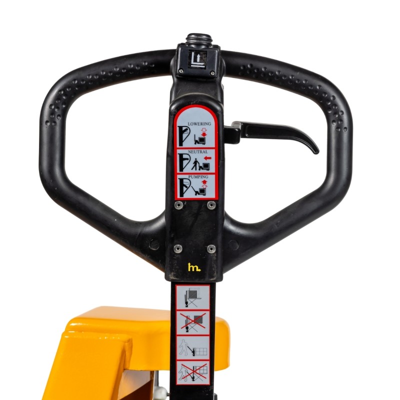 Zoom en el timón de la transpaleta elevadora con nivel constante 1000kg monocilíndrica