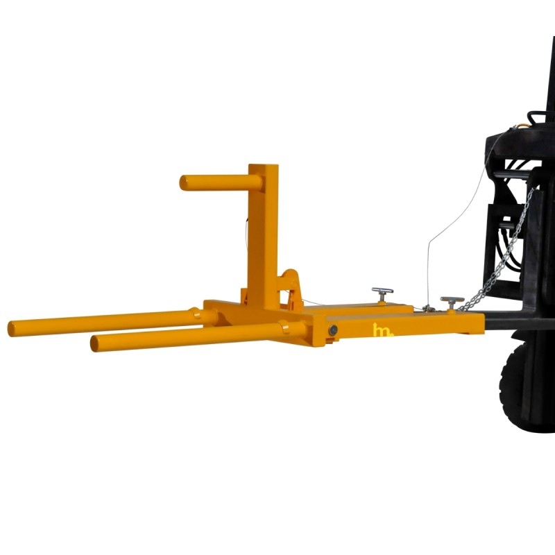 Vista en diagonal del Manipulador de bidones para carretilla elevadora 400kg elevado en carretilla