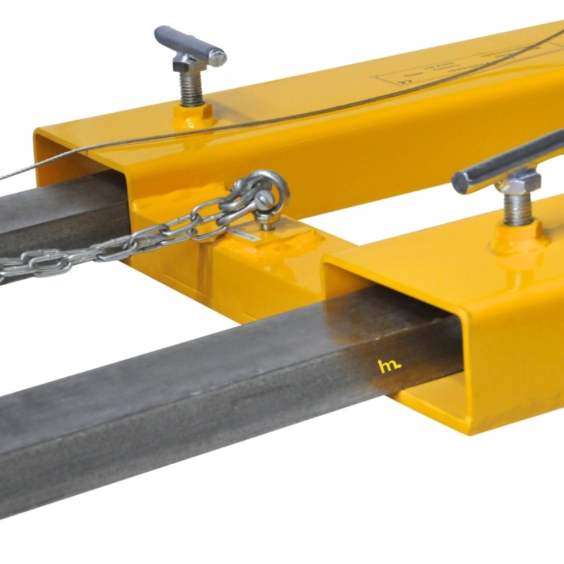 Zoom al anclaje entre horquillas del apilador y el Manipulador de bidones para carretilla elevadora 400kg