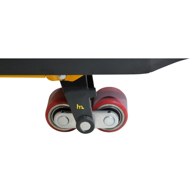 Zoom a las ruedas de las horquillas de la Transpaleta pesadora a pilas Capacidad 2000kg