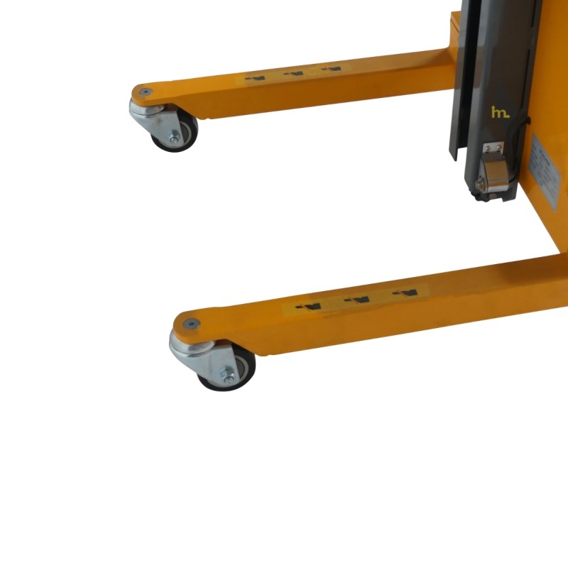 Vista de los rodillos del apilador Semi Eléctrico Puesto de trabajo 250Kg - Elevación 1500 mm