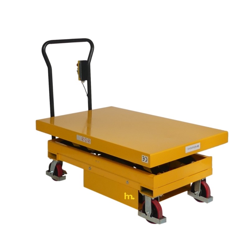 Vista en 3/4 posición baja de la mesa elevadora semieléctrica móvil 500 kg - plataforma: 1200 x 800 mm