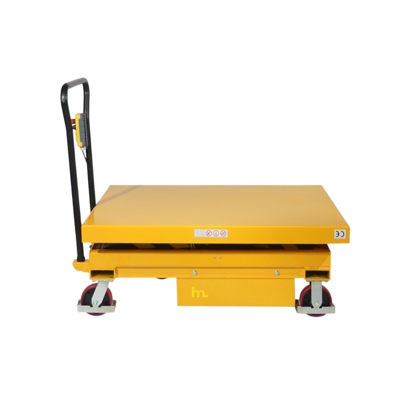 Vista lateral posición baja de la mesa elevadora semieléctrica móvil 500 kg - plataforma: 1200 x 800 mm
