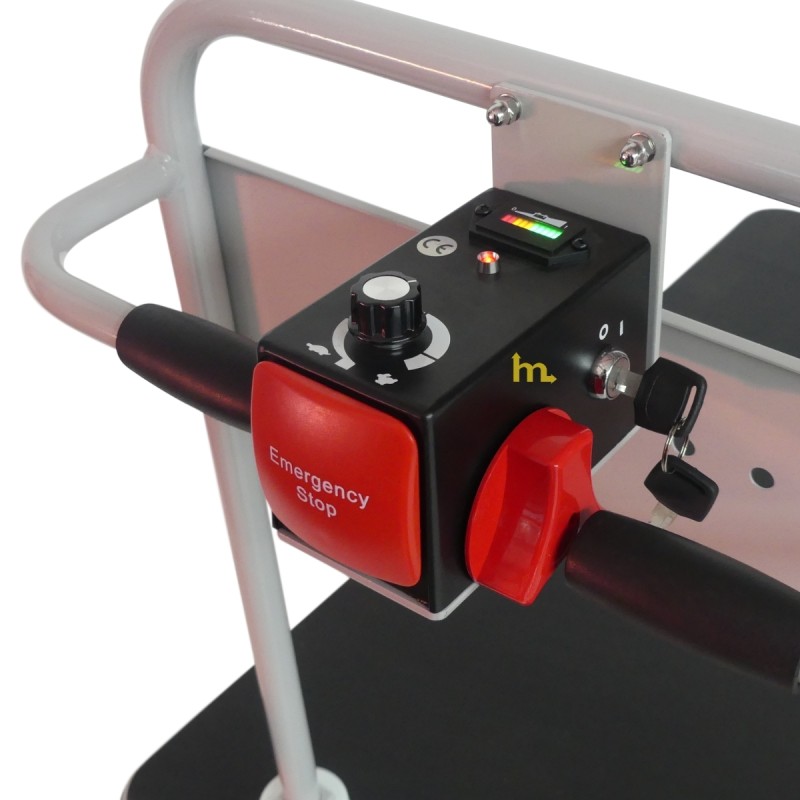 Vista del botón de emergencia del carro plataforma motorizado bandeja 1280 x 910 mm - 400 kg