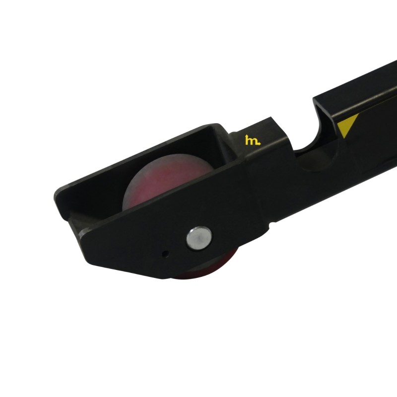 Vista de los rodillos de la transpaleta elevadora manual monocilíndrica 1000 kg - Horquillas anchas y largas 1500 x 680 mm