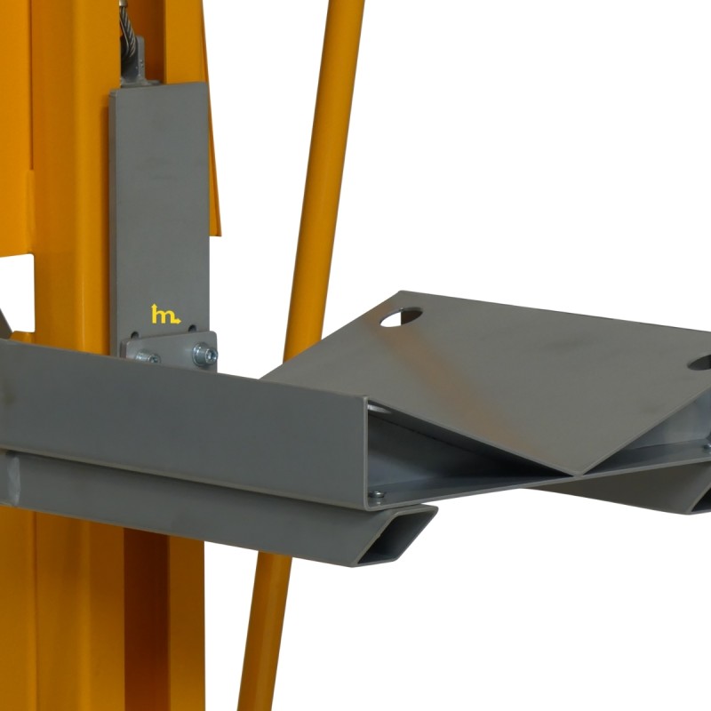 Vista de perfil del soporte en V para bobinas en apilador puesto de trabajo